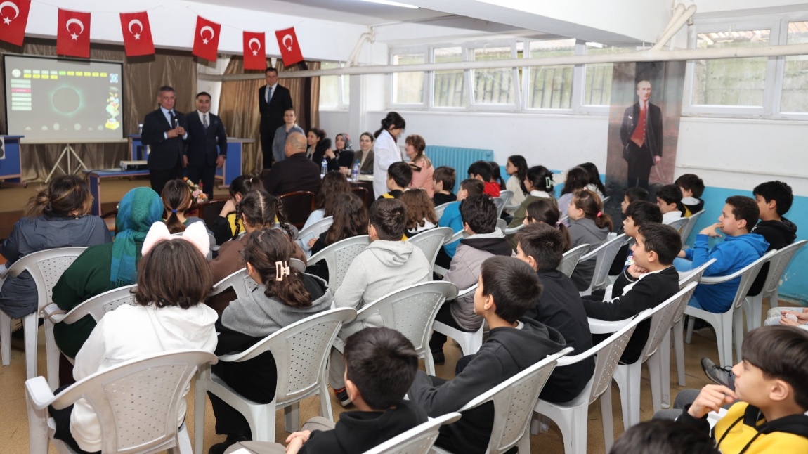 Dönem Sonu Sosyal Etkinlik Programı Kapsamında Yapılan Bilgi Yarışmasına Ankara İl Milli Eğitim Müdürümüzün ve Yenimahalle ilçe Milli Eğitim Şube Müdürümüzün Katılımı